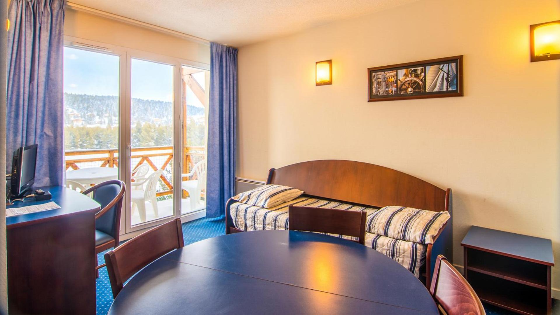 1 Bedoom Apartment sleeping area